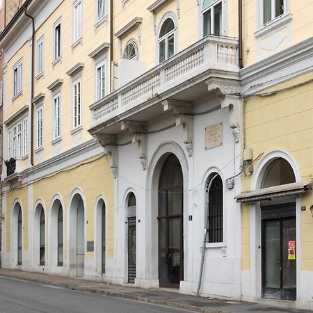 Arcobaleno Trieste Via Udine 19 Exterior foto